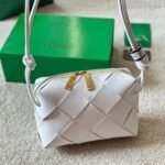 Bottega Veneta Small Cassette Camera Bag Mxn 52 400 White 18Cm 709417Vcqc29009 - Image 4