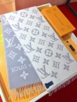 Louis Vuitton Lv Monogram Essential Scarf Light Grey M77727 - Image 4