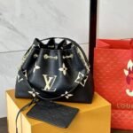 Louis Vuitton Summer Bundle Bag Black 28Cm - Image 2