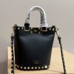 Valentino Rockstud Crossbody Pouch In Grainy Calfskin Black 16Cm 5W2P0W31Vsh 0No - Image 3