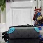 [Super Vip 1:1] Louis Vuitton Steamer Wearable Wallet Monogram Eclipse Reverse Turquoise 18Cm M11496 - Image 4