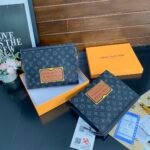 Louis Vuitton Discovery Pochette Clutch Monogram Eclipse Black 26Cm - Image 3