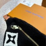 Louis Vuitton Bumbag Monogram Teddy Fleece Black 30Cm - Image 3
