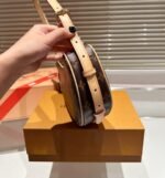 Louis Vuitton Croissant Mm Monogram Canvas 25Cm M46828 - Image 9