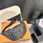 Louis Vuitton Discovery Bumbag PM Monogram Eclipse Black 39Cm M46035 - Image 2