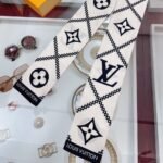 Louis Vuitton Lv Croisillon Bandeau Silk White 120Cm - Image 2