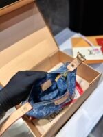 Louis Vuitton Hills Pochette Denim Blue 24Cm M82949 - Image 2