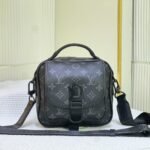 Louis Vuitton Quest Messenger Black 18Cm - Image 2