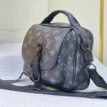 Louis Vuitton Quest Messenger Black 18Cm - Image 9