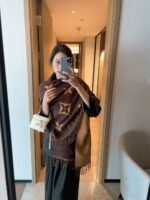 Louis Vuitton Reykjavik Scarf Dark Brown M78125 - Image 4