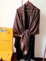 Louis Vuitton So Shine Monogram Shawl M71548 - Image 3
