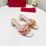 Valentino Garavani Crochet Vlogo Signature Slide Sandals Pink - Image 2