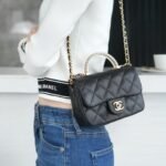Chanel Wallet On Chain And Resin With Gold Tone Metal Black 20Cm - Image 3