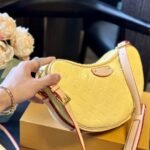 Louis Vuitton Croissant PM Bag Monogram Vernis Leather Chic And Yellow 25Cm M24020 - Image 5