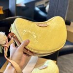 Louis Vuitton Croissant PM Bag Monogram Vernis Leather Chic And Yellow 25Cm M24020 - Image 4