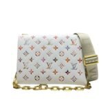 Louis Vuitton Bolso Coussin PM White 26Cm M21209