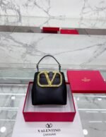 Valentino Garavani Supervee Leather Bucket Bag Black 20Cm - Image 3