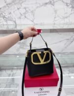 Valentino Garavani Supervee Leather Bucket Bag Black 20Cm - Image 5