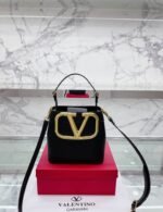 Valentino Garavani Supervee Leather Bucket Bag Black 20Cm - Image 6