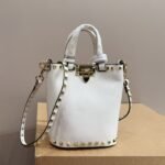 Valentino Rockstud Crossbody Pouch In Grainy Calfskin White 16Cm - Image 2