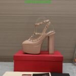 Valentino Rockstud Platform Pump In Patent Leather Beige - Image 3
