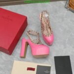 Valentino Rockstud Platform Pump In Patent Leather Pink - Image 2
