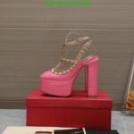 Valentino Rockstud Platform Pump In Patent Leather Pink - Image 8