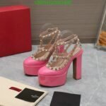 Valentino Rockstud Platform Pump In Patent Leather Pink - Image 7