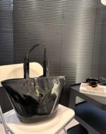 Saint Laurent Panier Medium In Vinyl And Shiny Leather Black 28Cm 773697Fac0X3055 - Image 2