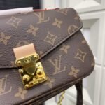 Gift Set: Louis Vuitton Pochette Métis East West Brown With Mini Keychain And Labubu Accessories - Image 10