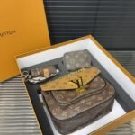 Gift Set: Louis Vuitton Passy Monogram Canvas With Mini Keychain And Know Zippy Coin - Image 2