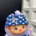 Gift Set: Louis Vuitton Pochette Métis East West Brown With Mini Keychain And Labubu Accessories - Image 9