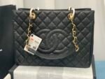 Summer Set: Chanel Bolsa Grand Tote Black 33Cm And Slide Cc Logo Black - Image 2