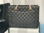 Iconic Set: Chanel Bolsa Grand Tote And Long Flap Wallet - Image 6