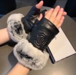 Chanel Vip Gloves Lamnskin Fur Black - Image 2