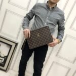 Louis Vuitton To Go Pochette Monogram Brown 33Cm - Image 4